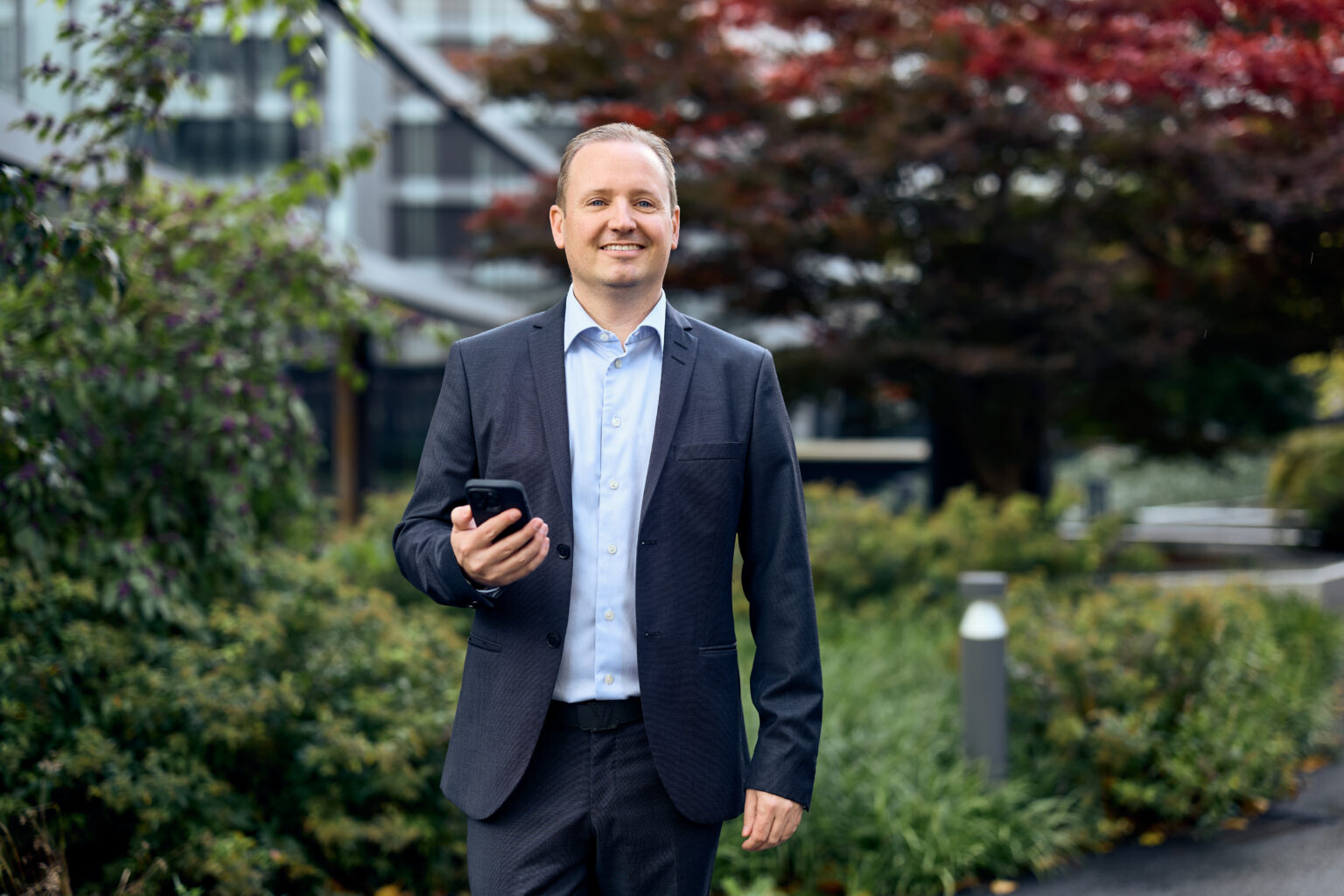 Morris Jud mit Telefon